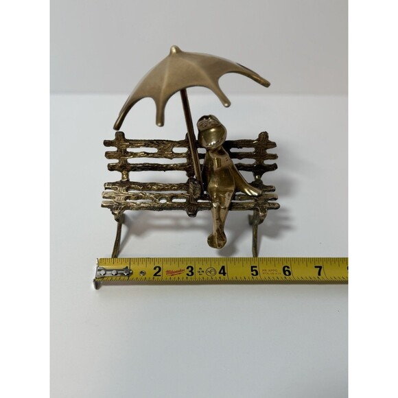 Vintage Brass‎ Frog Sitting on Bench Under Umbrella Statue Figurine. Lonely Frog - Picture 8 of 11